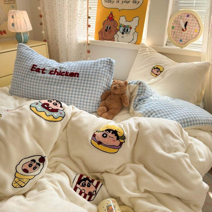 91家纺网 家纺一手货源 找家纺 贝扬思家纺 2025新款高克重牛奶绒可爱系卡通毛巾绣四件套系列-小红书推荐 汉堡小新