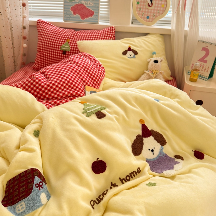 91家纺网 家纺一手货源 找家纺 贝扬思家纺 2025新款高克重牛奶绒可爱系卡通毛巾绣四件套系列-小红书推荐 甜豆小狗