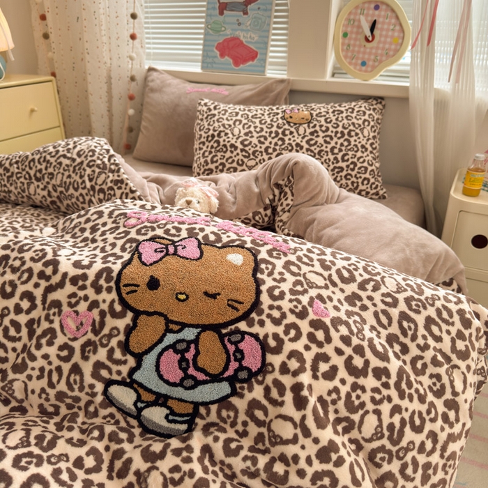 91家纺网 家纺一手货源 找家纺 贝扬思家纺 2025新款高克重牛奶绒可爱系卡通毛巾绣四件套系列-小红书推荐 咖豹黑皮