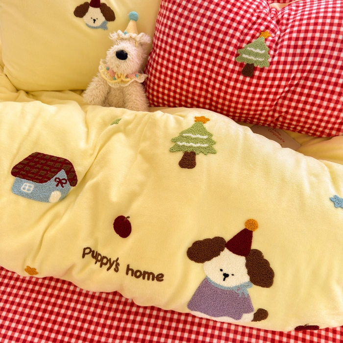 91家纺网 家纺一手货源 找家纺 贝扬思家纺 2025新款高克重牛奶绒可爱系卡通毛巾绣四件套系列-小红书推荐 甜豆小狗