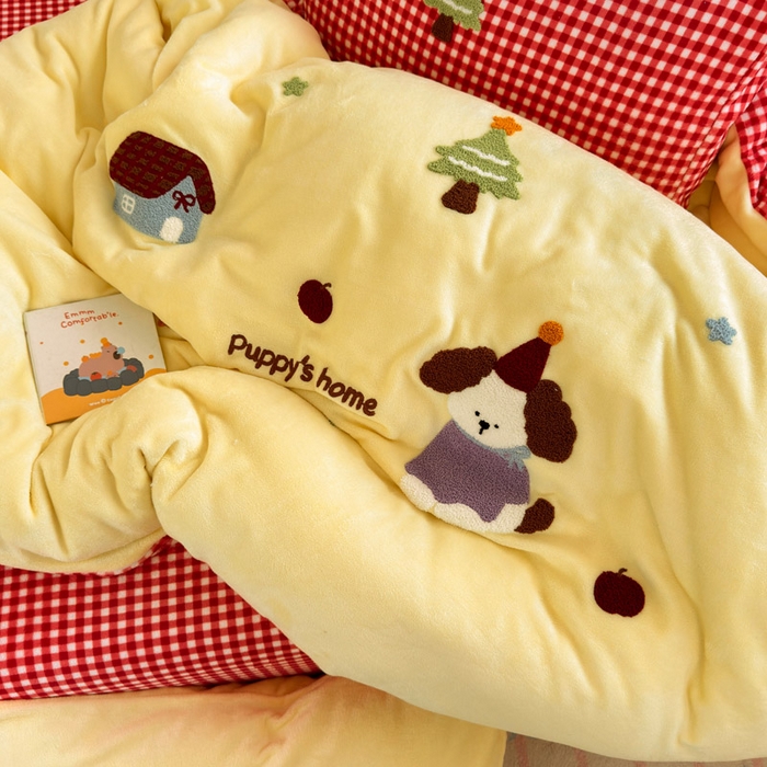 91家纺网 家纺一手货源 找家纺 贝扬思家纺 2025新款高克重牛奶绒可爱系卡通毛巾绣四件套系列-小红书推荐 甜豆小狗