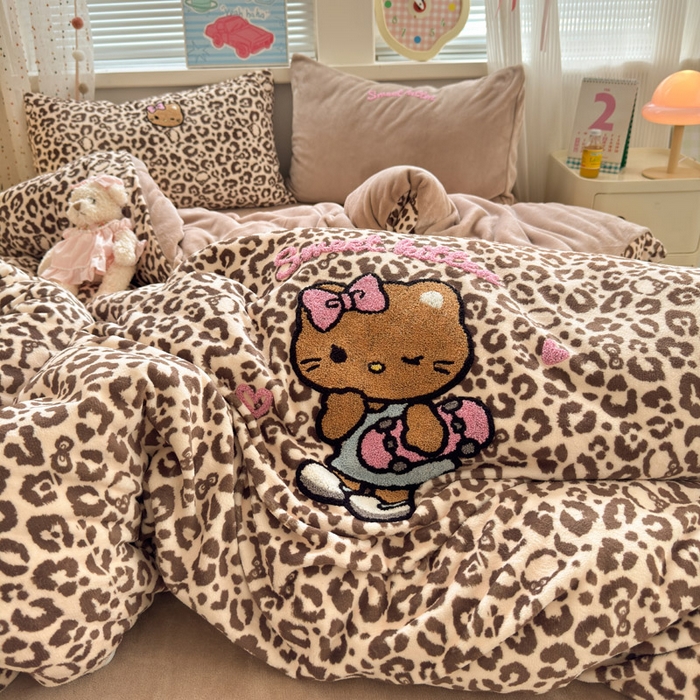 91家纺网 家纺一手货源 找家纺 贝扬思家纺 2025新款高克重牛奶绒可爱系卡通毛巾绣四件套系列-小红书推荐 咖豹黑皮