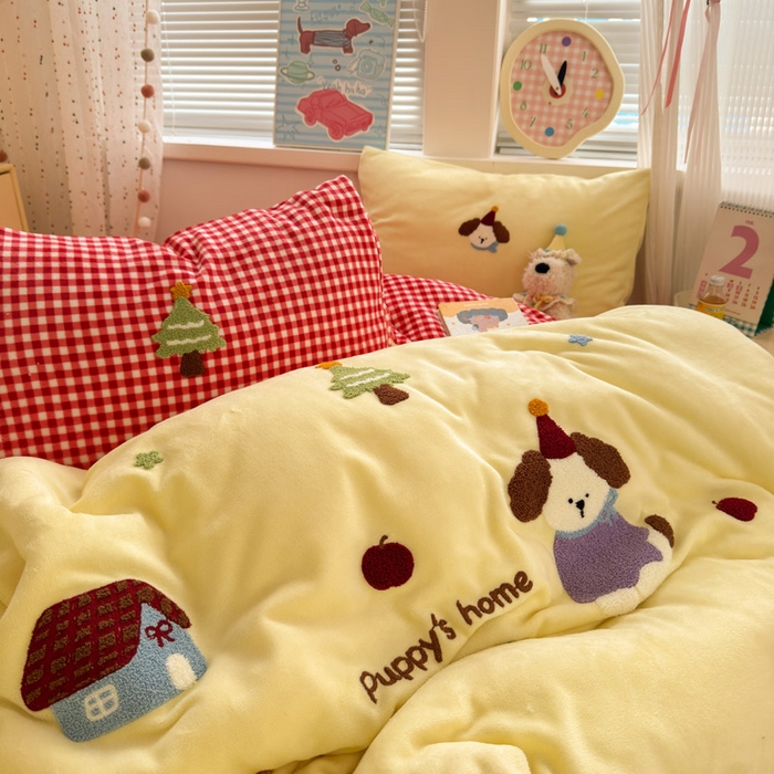 91家纺网 家纺一手货源 找家纺 贝扬思家纺 2025新款高克重牛奶绒可爱系卡通毛巾绣四件套系列-小红书推荐 甜豆小狗