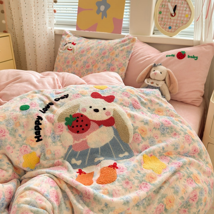 91家纺网 家纺一手货源 找家纺 贝扬思家纺 2025新款高克重牛奶绒可爱系卡通毛巾绣四件套系列-小红书推荐 蜜桃奶兔