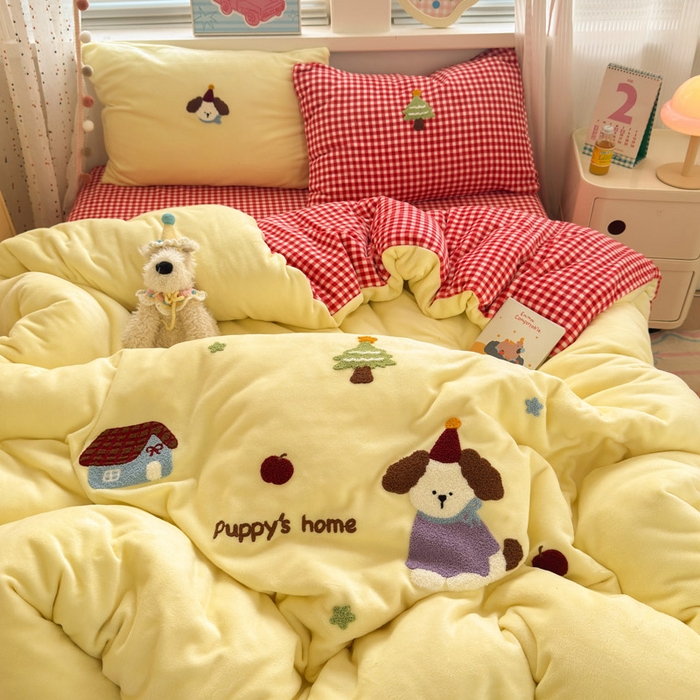 91家纺网 家纺一手货源 找家纺 贝扬思家纺 2025新款高克重牛奶绒可爱系卡通毛巾绣四件套系列-小红书推荐 甜豆小狗