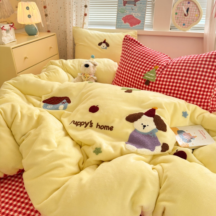 91家纺网 家纺一手货源 找家纺 贝扬思家纺 2025新款高克重牛奶绒可爱系卡通毛巾绣四件套系列-小红书推荐 甜豆小狗