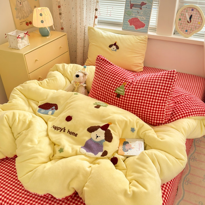 91家纺网 家纺一手货源 找家纺 贝扬思家纺 2025新款高克重牛奶绒可爱系卡通毛巾绣四件套系列-小红书推荐 甜豆小狗