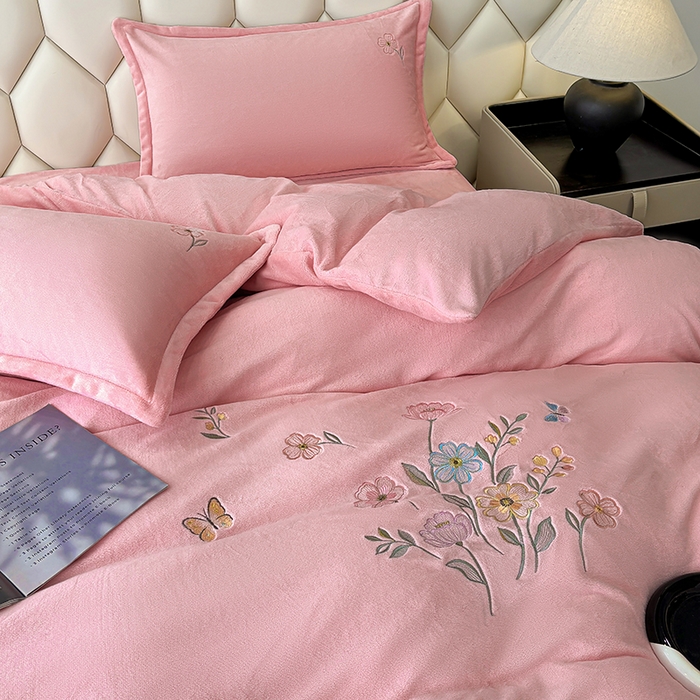 91家纺网 家纺一手货源 找家纺 （总）织雅漫 2025新款牛奶绒绣花四件套