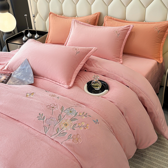 91家纺网 家纺一手货源 找家纺 （总）织雅漫 2025新款牛奶绒绣花四件套