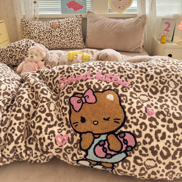 91家纺网 家纺一手货源 找家纺 贝扬思家纺 2025新款高克重牛奶绒可爱系卡通毛巾绣四件套系列-小红书推荐 咖豹黑皮