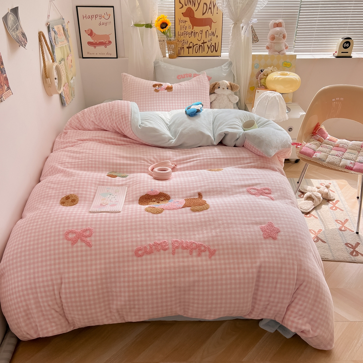 91家纺网 家纺一手货源 找家纺 韩都家居 2025新款牛奶绒毛巾绣四件套-系列一 腊肠狗