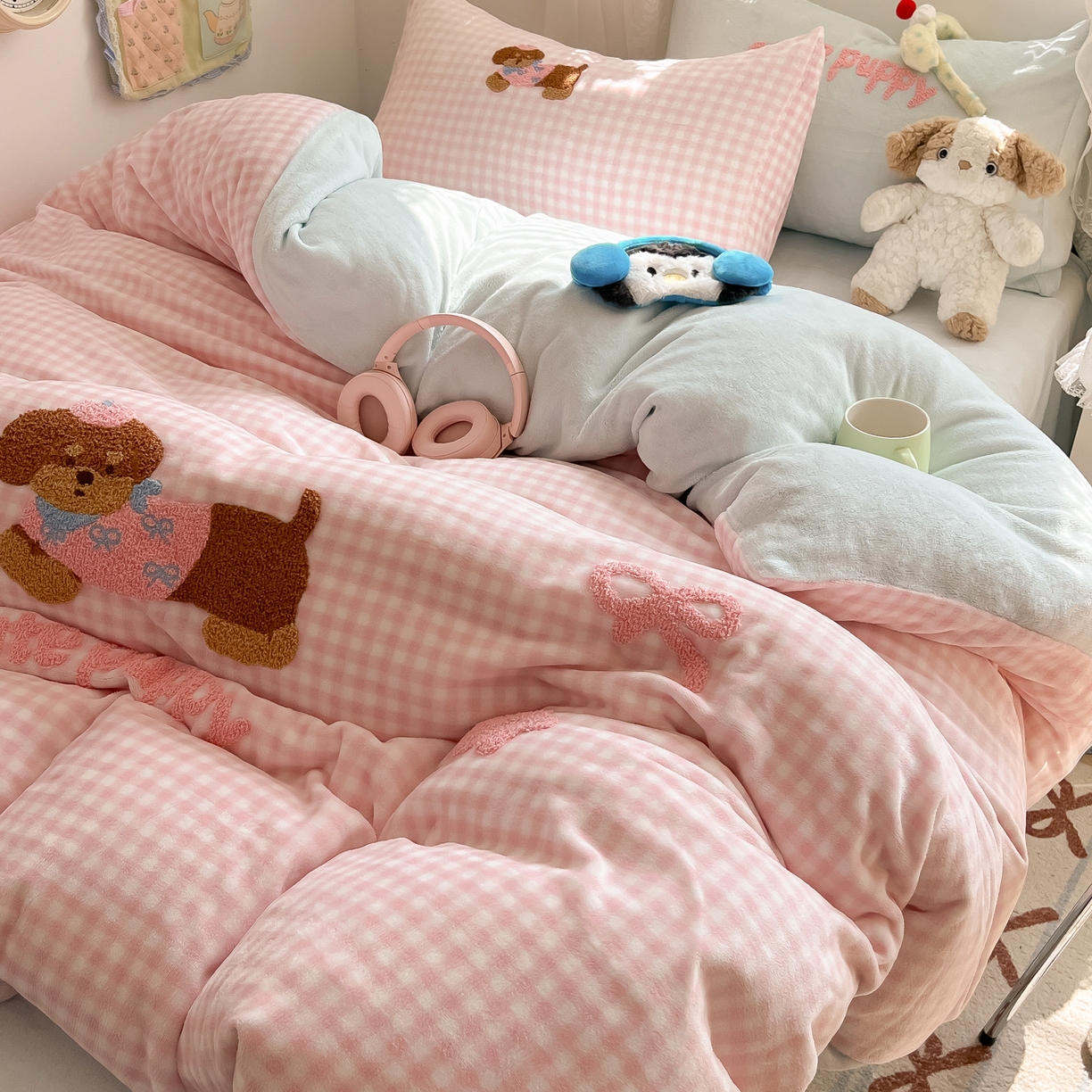 91家纺网 家纺一手货源 找家纺 韩都家居 2025新款牛奶绒毛巾绣四件套-系列一 腊肠狗