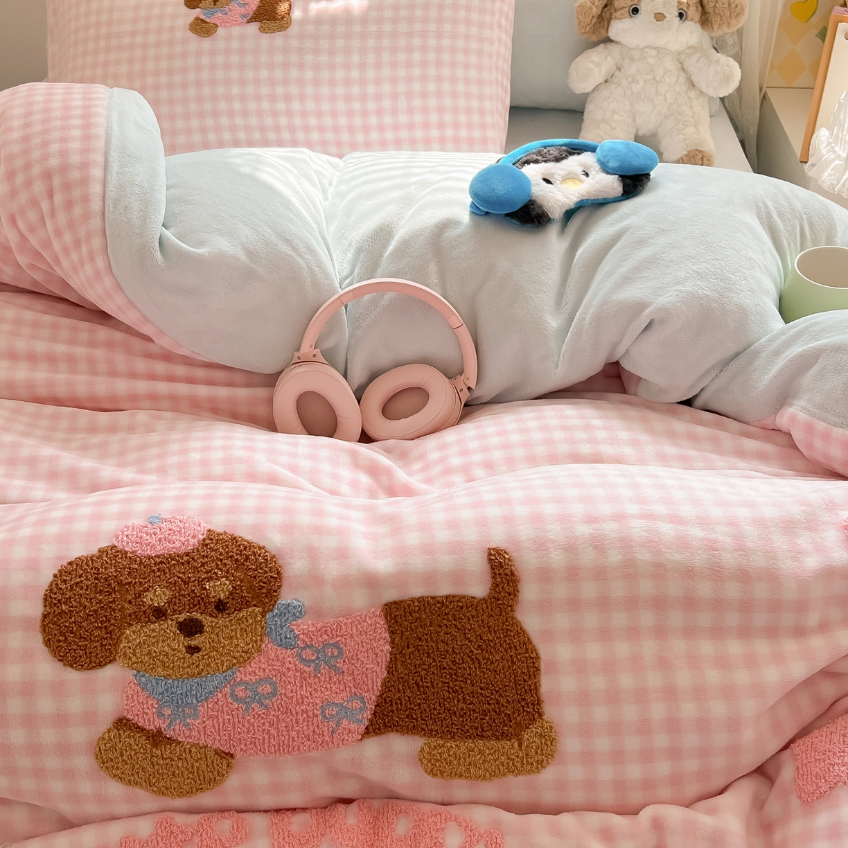 91家纺网 家纺一手货源 找家纺 韩都家居 2025新款牛奶绒毛巾绣四件套-系列一 腊肠狗