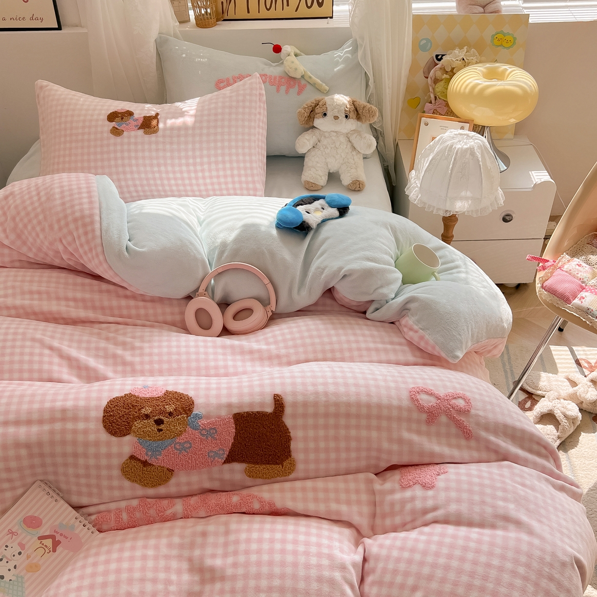 91家纺网 家纺一手货源 找家纺 韩都家居 2025新款牛奶绒毛巾绣四件套-系列一 腊肠狗