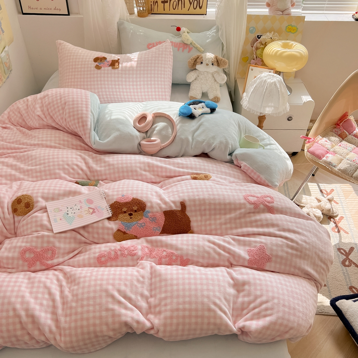 91家纺网 家纺一手货源 找家纺 韩都家居 2025新款牛奶绒毛巾绣四件套-系列一 腊肠狗