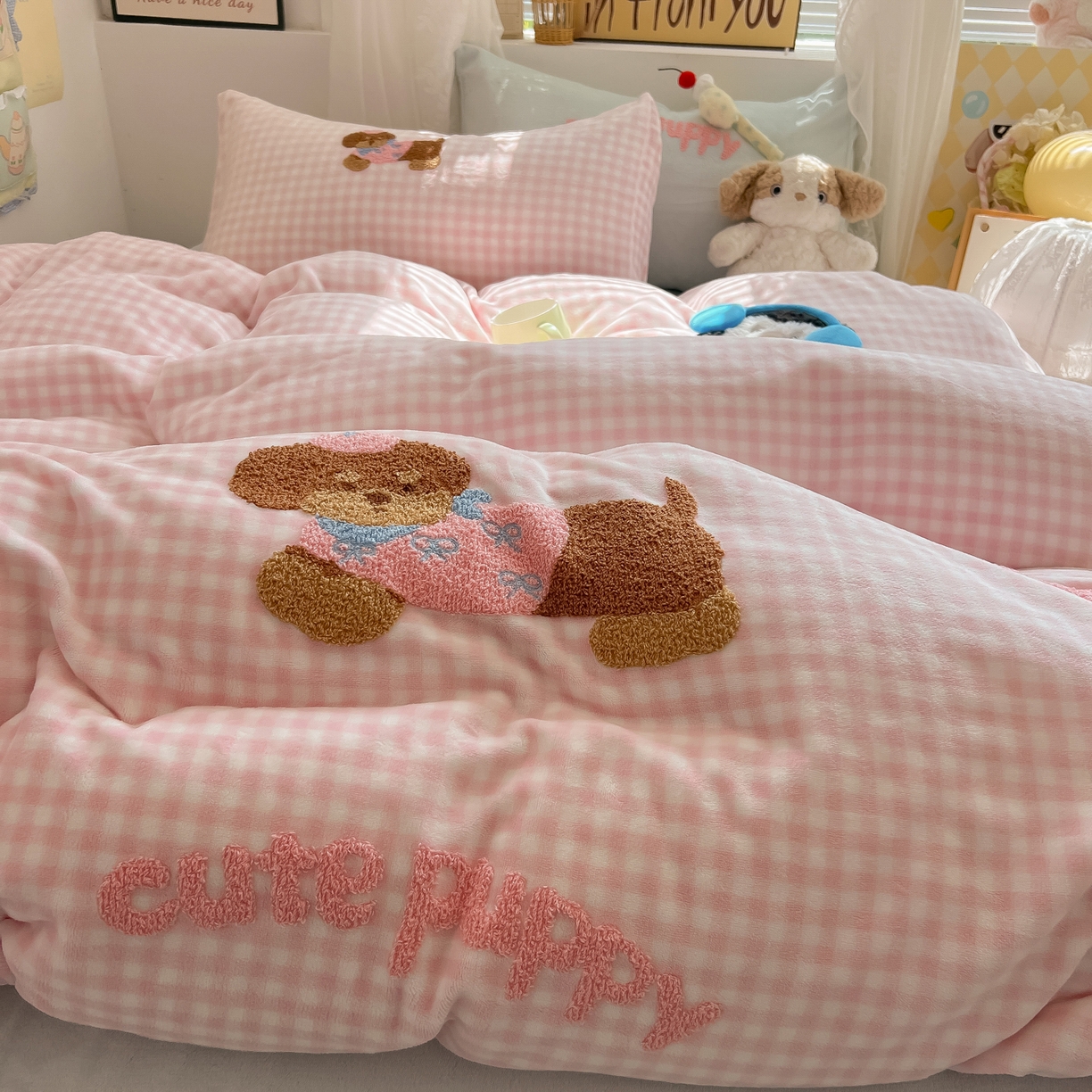 91家纺网 家纺一手货源 找家纺 韩都家居 2025新款牛奶绒毛巾绣四件套-系列一 腊肠狗