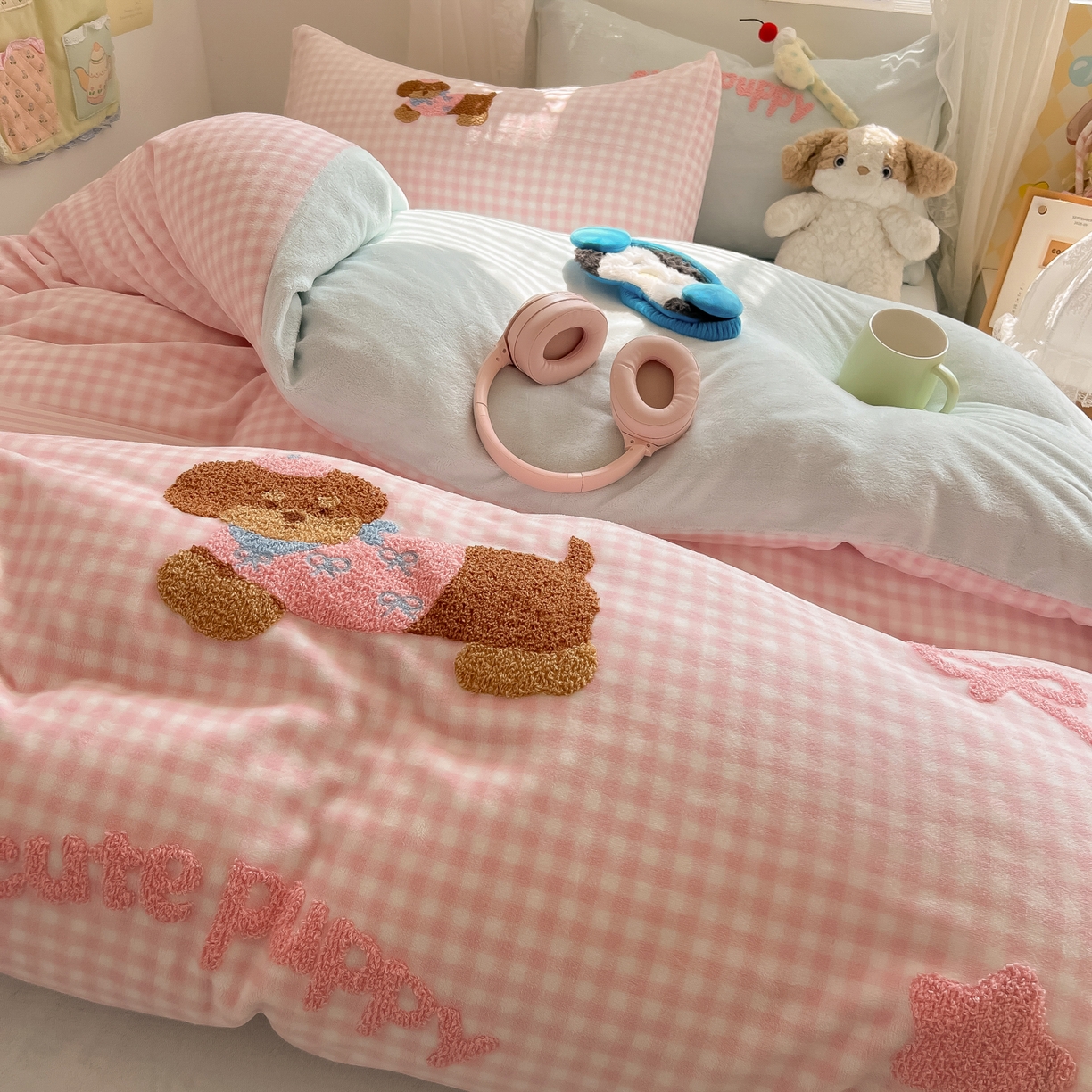 91家纺网 家纺一手货源 找家纺 韩都家居 2025新款牛奶绒毛巾绣四件套-系列一 腊肠狗