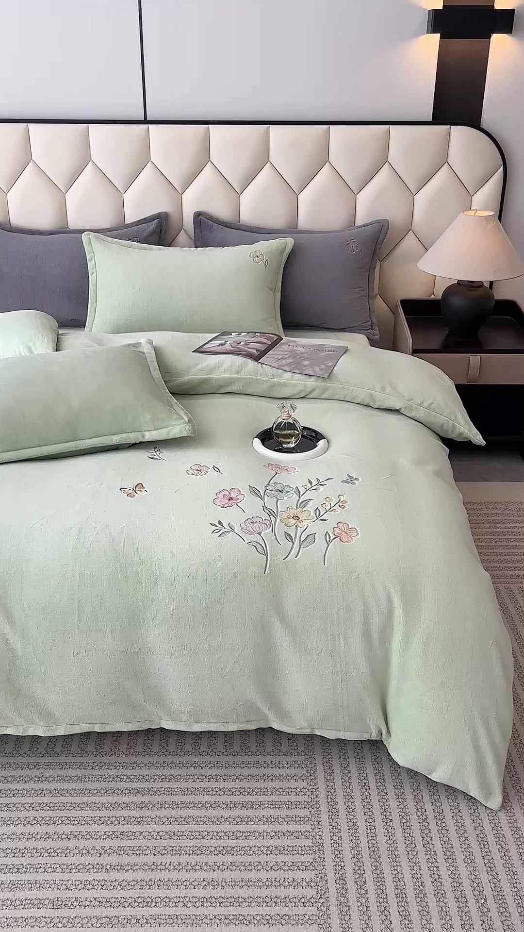 91家纺网 家纺一手货源 找家纺 织雅漫 2025新款牛奶绒绣花四件套 豆绿