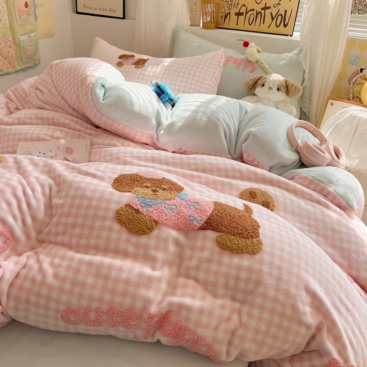 91家纺网 家纺一手货源 找家纺 韩都家居 2025新款牛奶绒毛巾绣四件套-系列一 腊肠狗