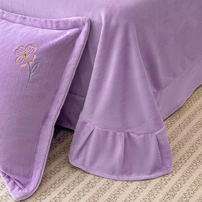 91家纺网 家纺一手货源 找家纺 织雅漫 2025新款牛奶绒绣花四件套 花紫