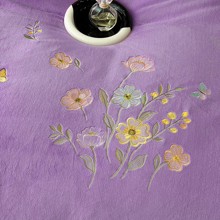 91家纺网 家纺一手货源 找家纺 织雅漫 2025新款牛奶绒绣花四件套 花紫