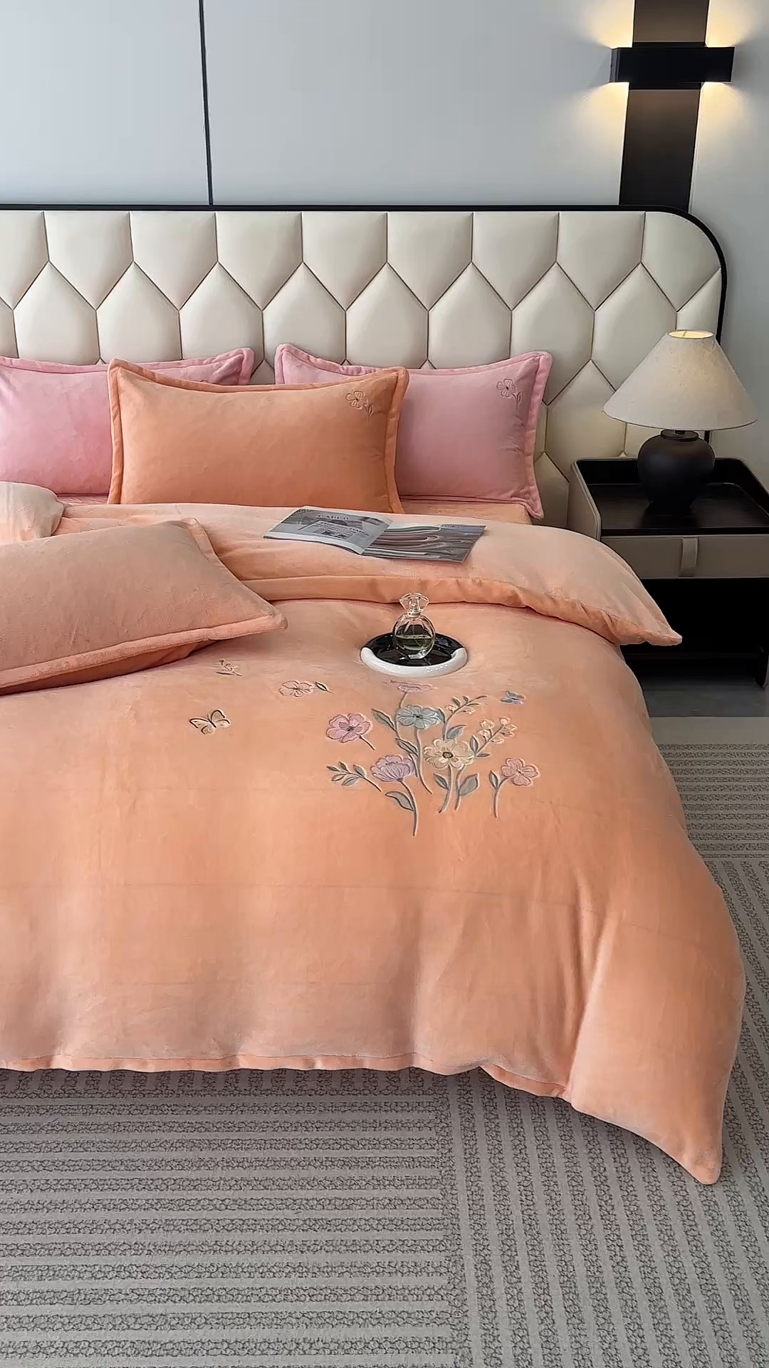 91家纺网 家纺一手货源 找家纺 织雅漫 2025新款牛奶绒绣花四件套 橘橙