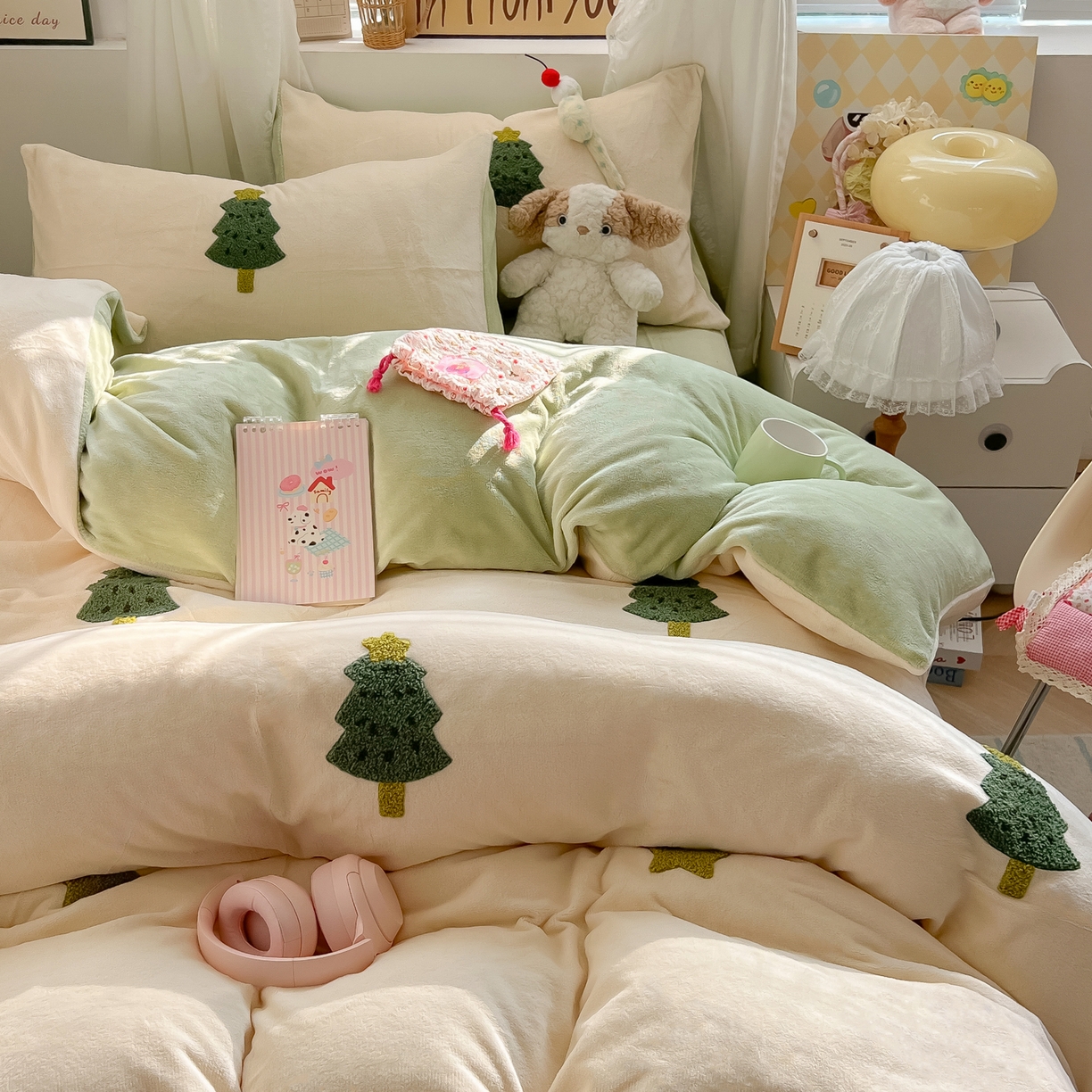 91家纺网 家纺一手货源 找家纺 韩都家居 2025新款牛奶绒毛巾绣四件套-系列一 圣诞树