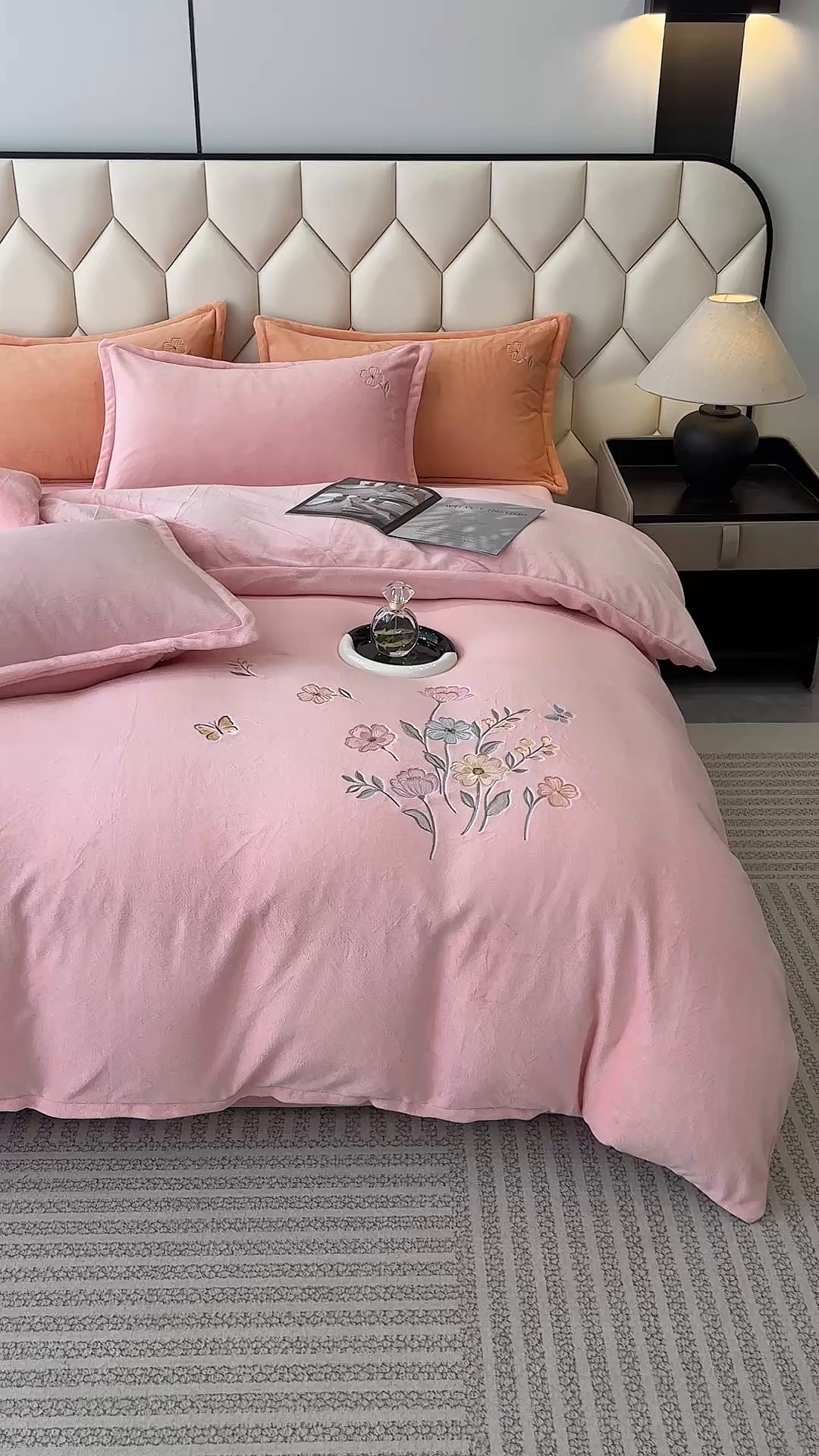 91家纺网 家纺一手货源 找家纺 织雅漫 2025新款牛奶绒绣花四件套 桃粉