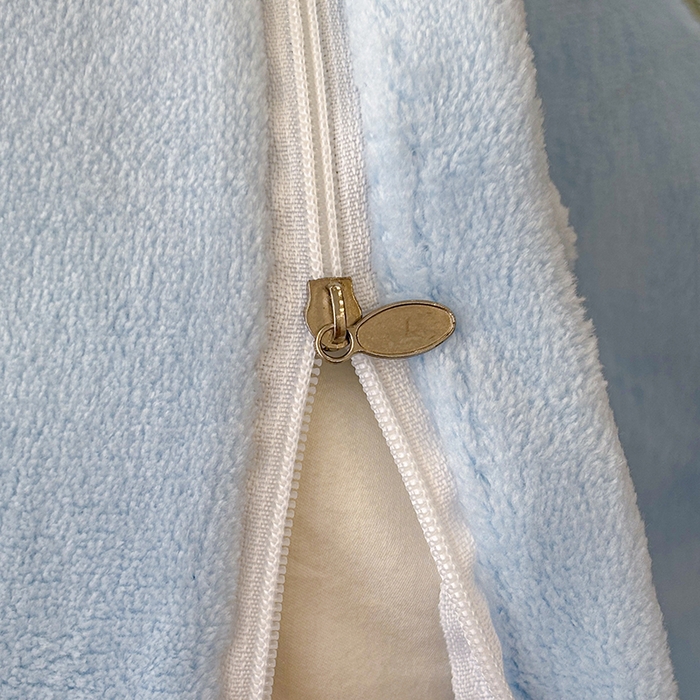 91家纺网 家纺一手货源 找家纺 织雅漫 2025新款牛奶绒绣花四件套 天蓝