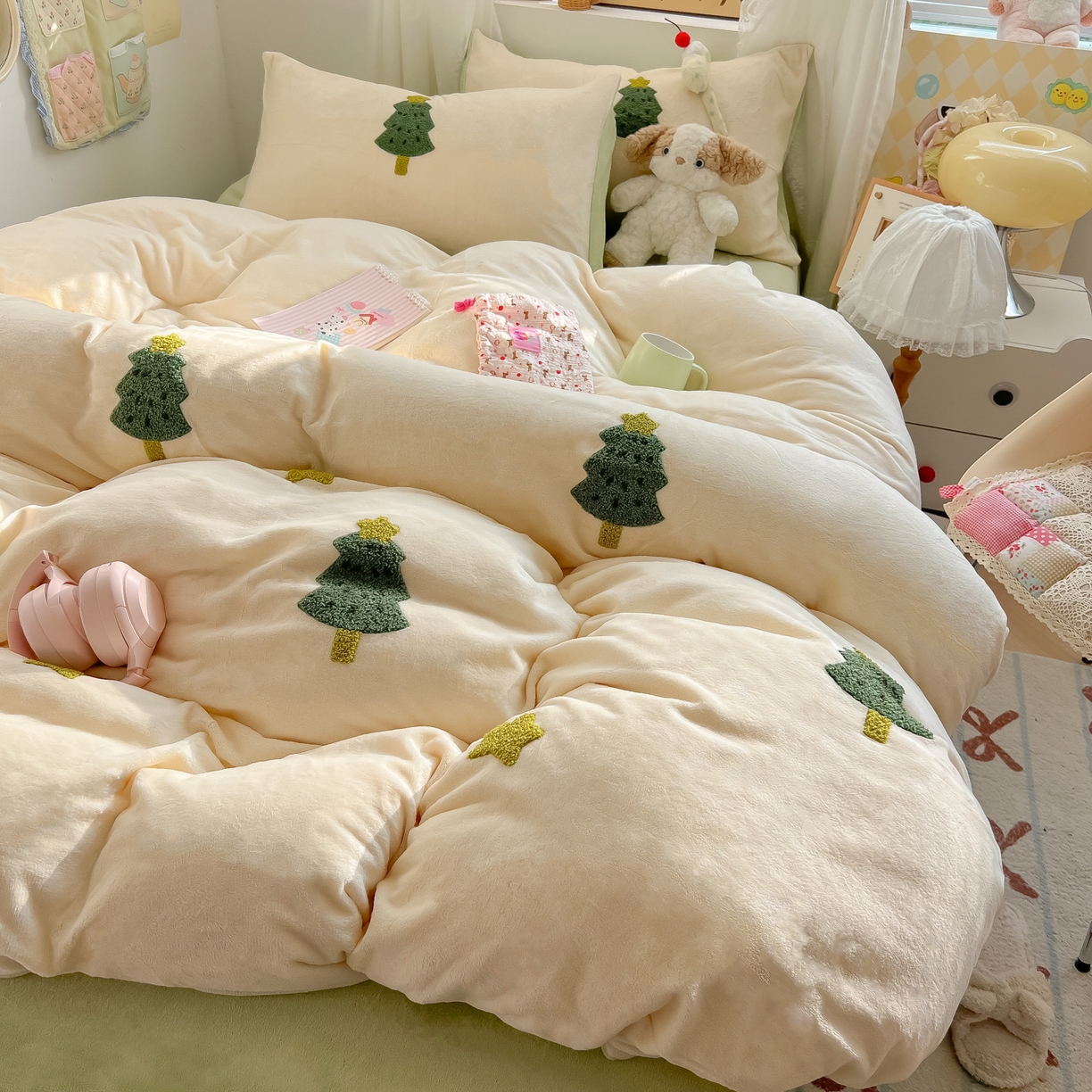 91家纺网 家纺一手货源 找家纺 韩都家居 2025新款牛奶绒毛巾绣四件套-系列一 圣诞树