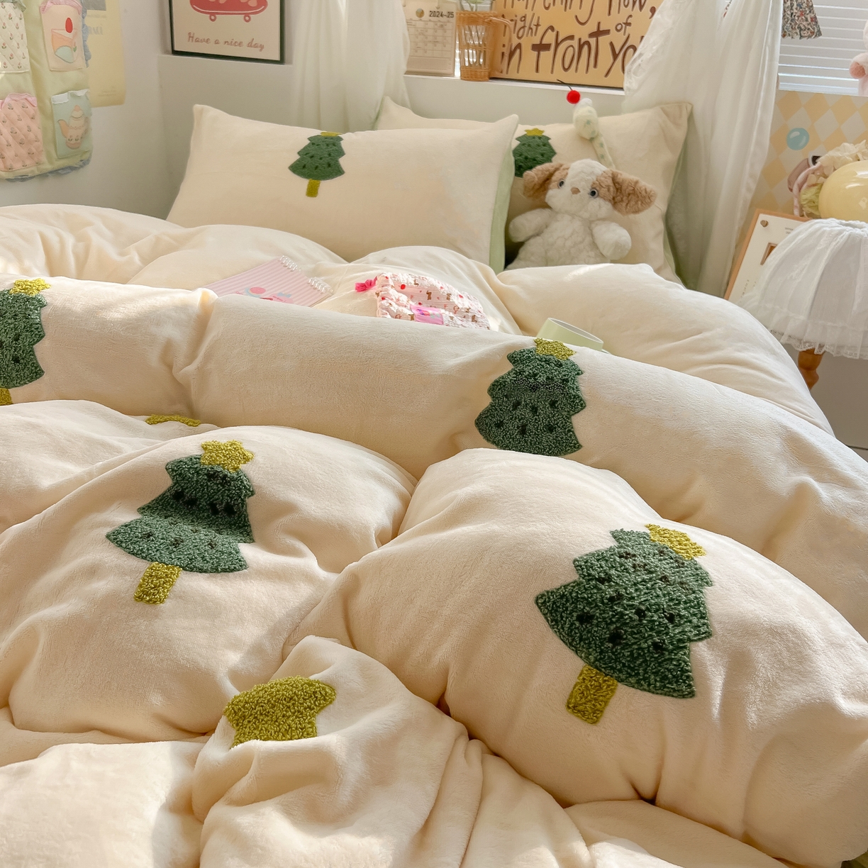 91家纺网 家纺一手货源 找家纺 韩都家居 2025新款牛奶绒毛巾绣四件套-系列一 圣诞树