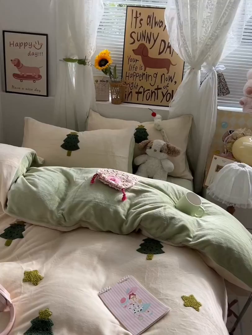 91家纺网 家纺一手货源 找家纺 韩都家居 2025新款牛奶绒毛巾绣四件套-系列一 圣诞树