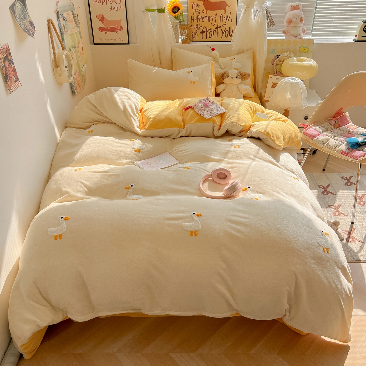 91家纺网 家纺一手货源 找家纺 韩都家居 2025新款牛奶绒毛巾绣四件套-系列一 小白鸭