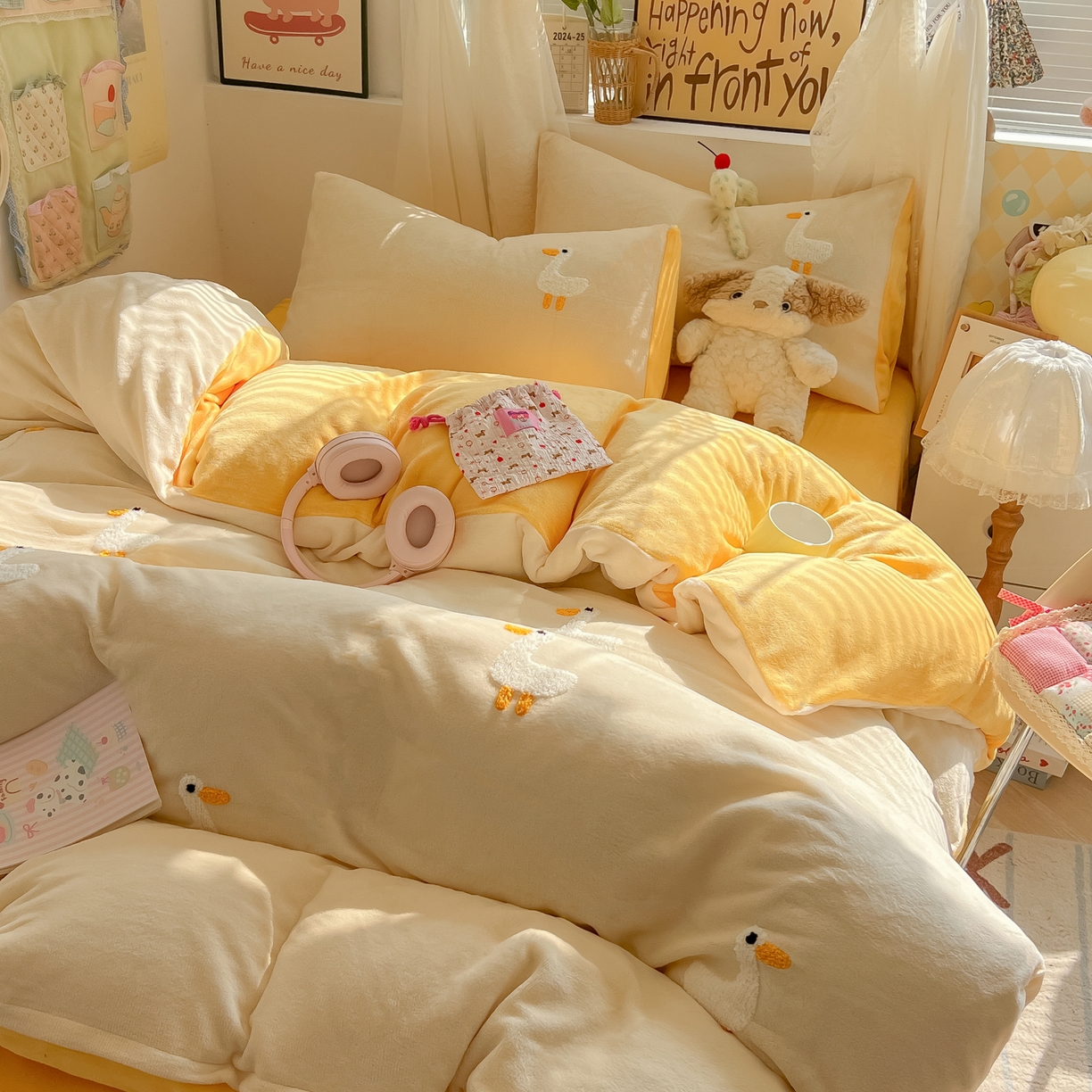 91家纺网 家纺一手货源 找家纺 韩都家居 2025新款牛奶绒毛巾绣四件套-系列一 小白鸭