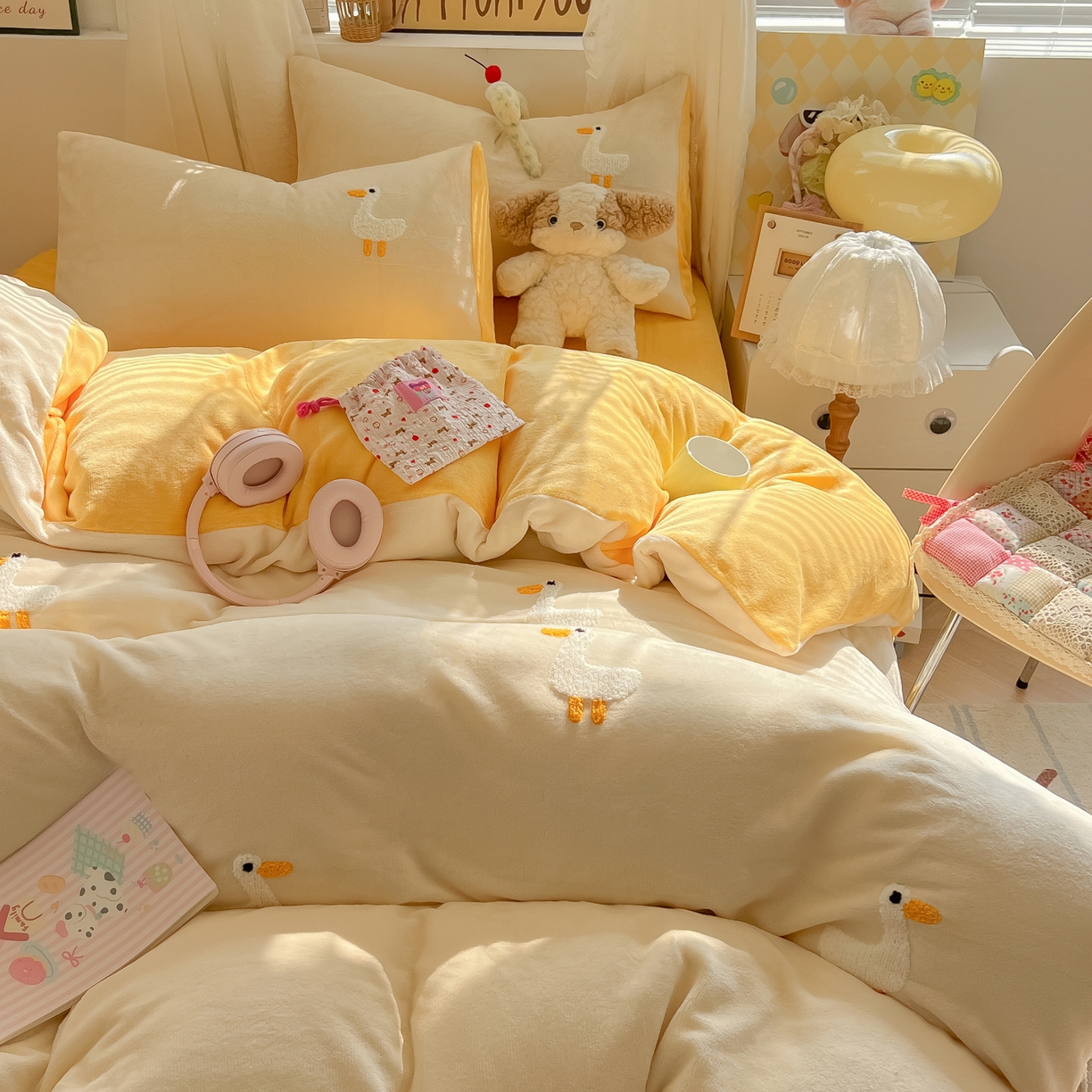 91家纺网 家纺一手货源 找家纺 韩都家居 2025新款牛奶绒毛巾绣四件套-系列一 小白鸭