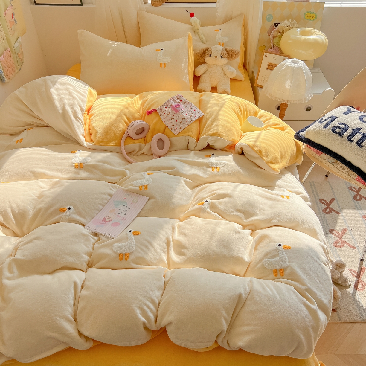 91家纺网 家纺一手货源 找家纺 韩都家居 2025新款牛奶绒毛巾绣四件套-系列一 小白鸭