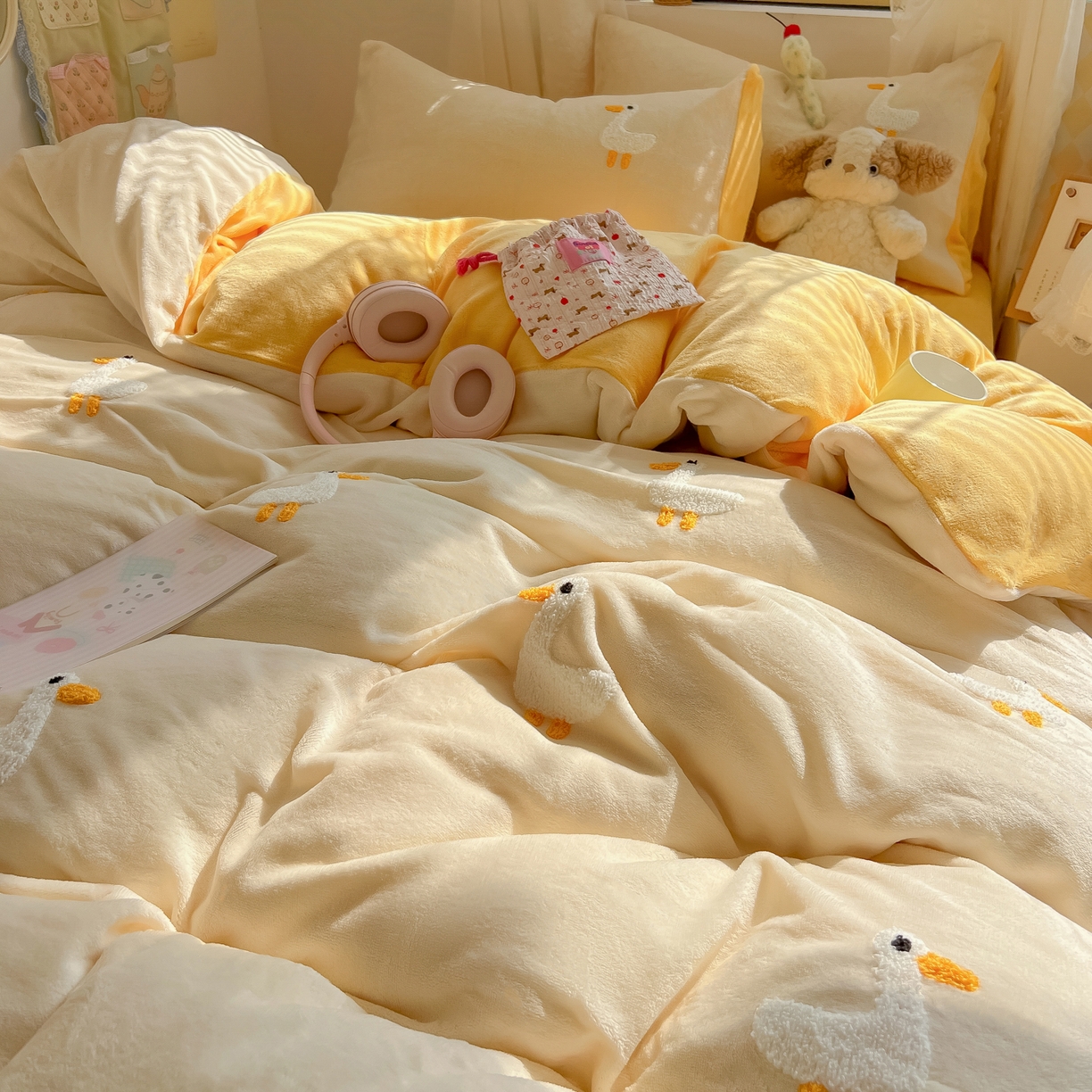 91家纺网 家纺一手货源 找家纺 韩都家居 2025新款牛奶绒毛巾绣四件套-系列一 小白鸭