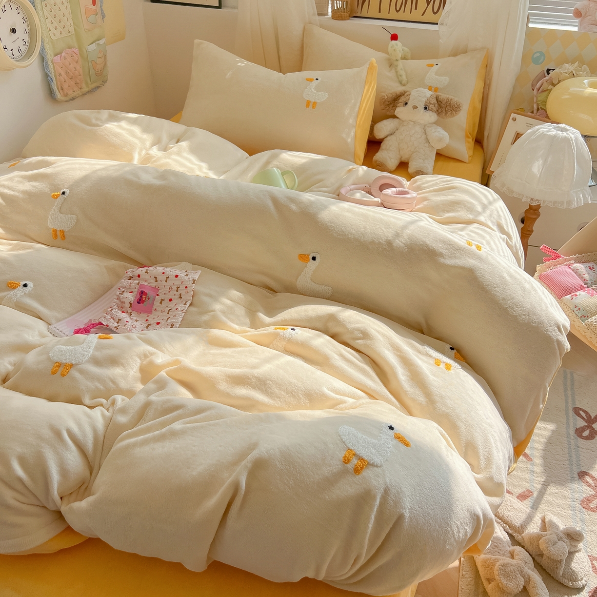 91家纺网 家纺一手货源 找家纺 韩都家居 2025新款牛奶绒毛巾绣四件套-系列一 小白鸭