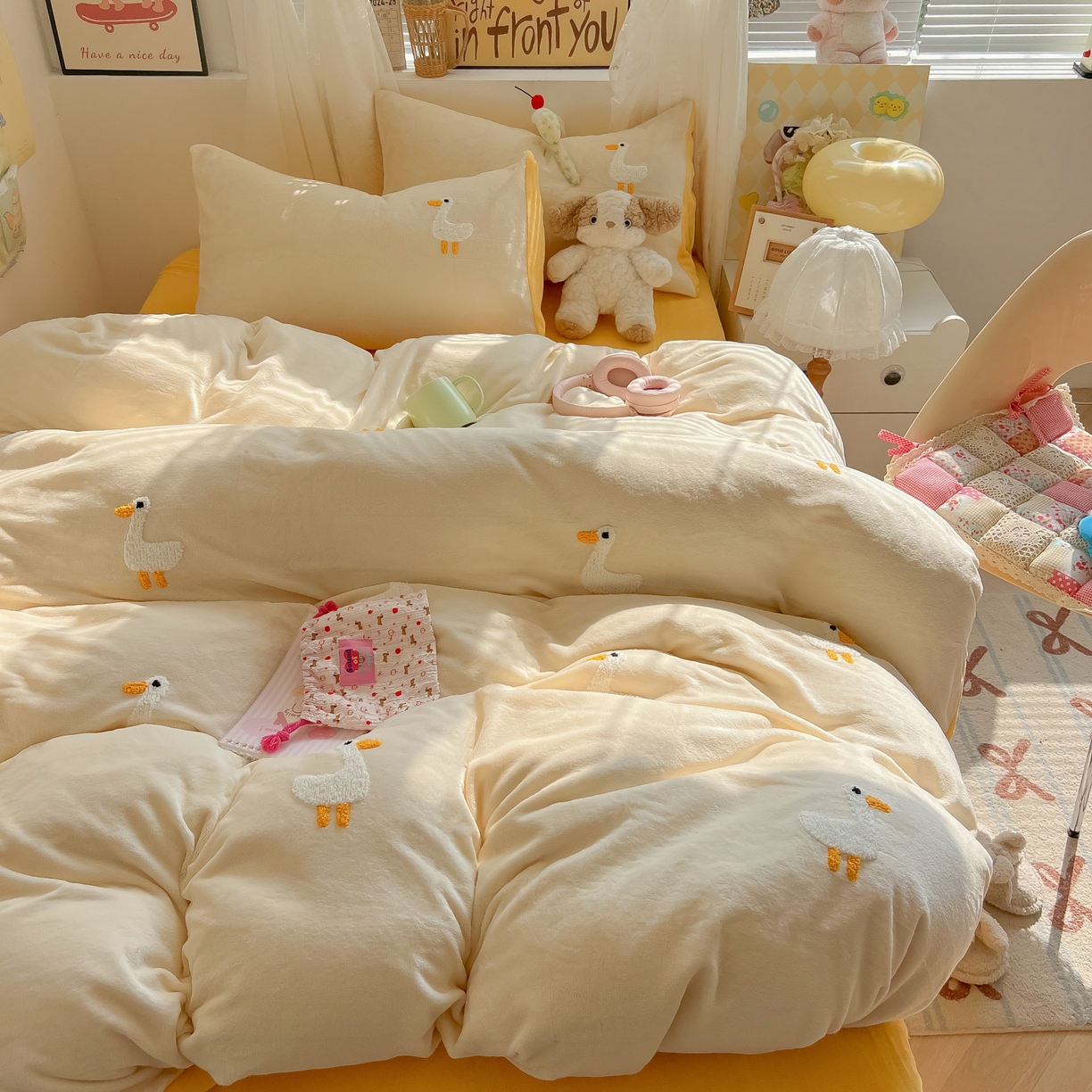 91家纺网 家纺一手货源 找家纺 韩都家居 2025新款牛奶绒毛巾绣四件套-系列一 小白鸭