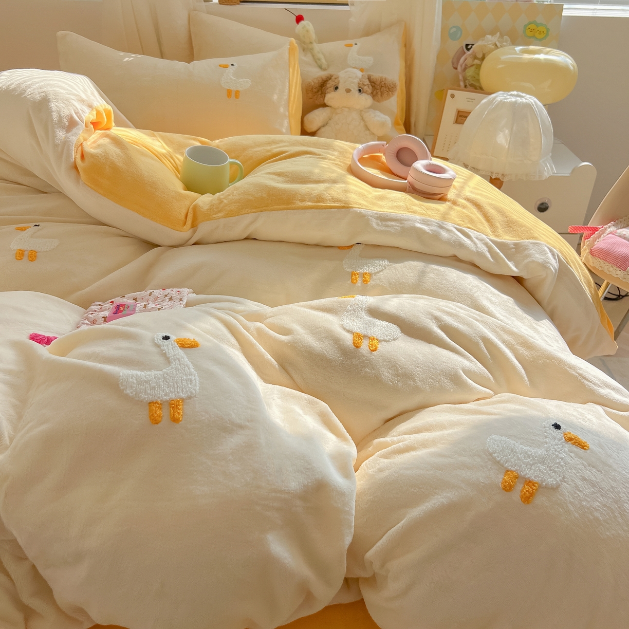 91家纺网 家纺一手货源 找家纺 韩都家居 2025新款牛奶绒毛巾绣四件套-系列一 小白鸭