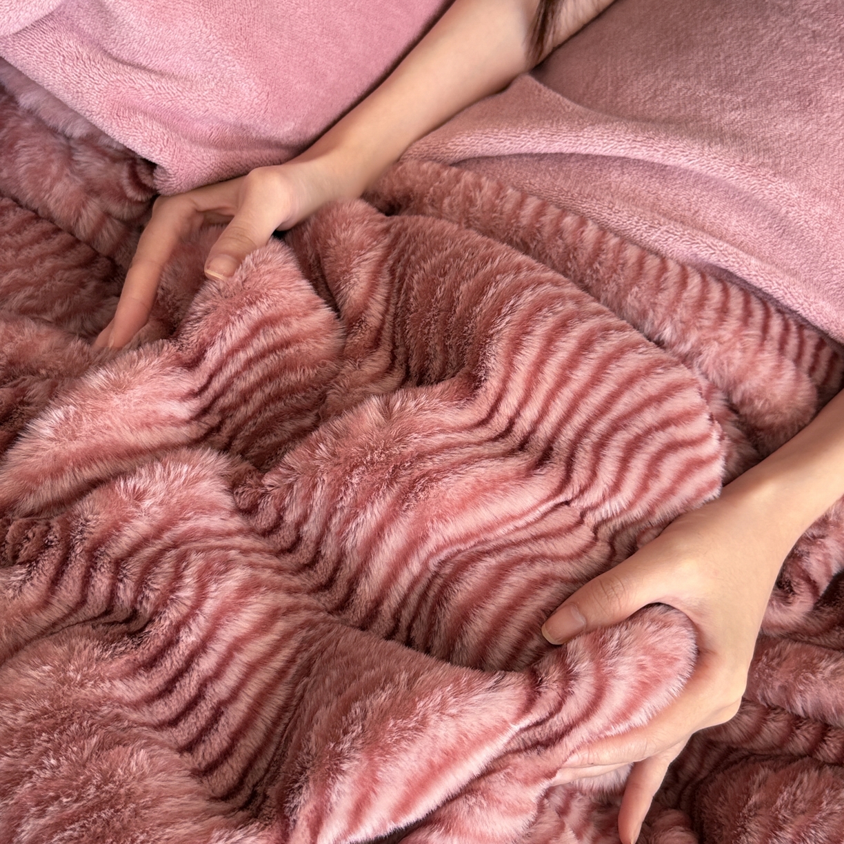 91家纺网 家纺一手货源 找家纺 （总）眠博士 2025新款阳离子兔兔绒四件套