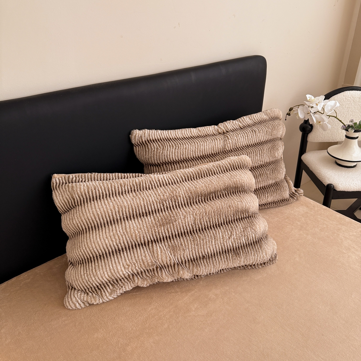 91家纺网 家纺一手货源 找家纺 眠博士 2025新款阳离子兔兔绒四件套 兔兔绒阳离子-波纹暖咖