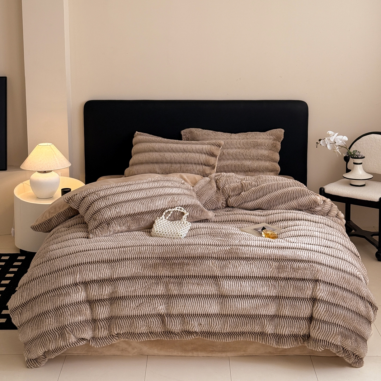 91家纺网 家纺一手货源 找家纺 眠博士 2025新款阳离子兔兔绒四件套 兔兔绒阳离子-波纹暖咖