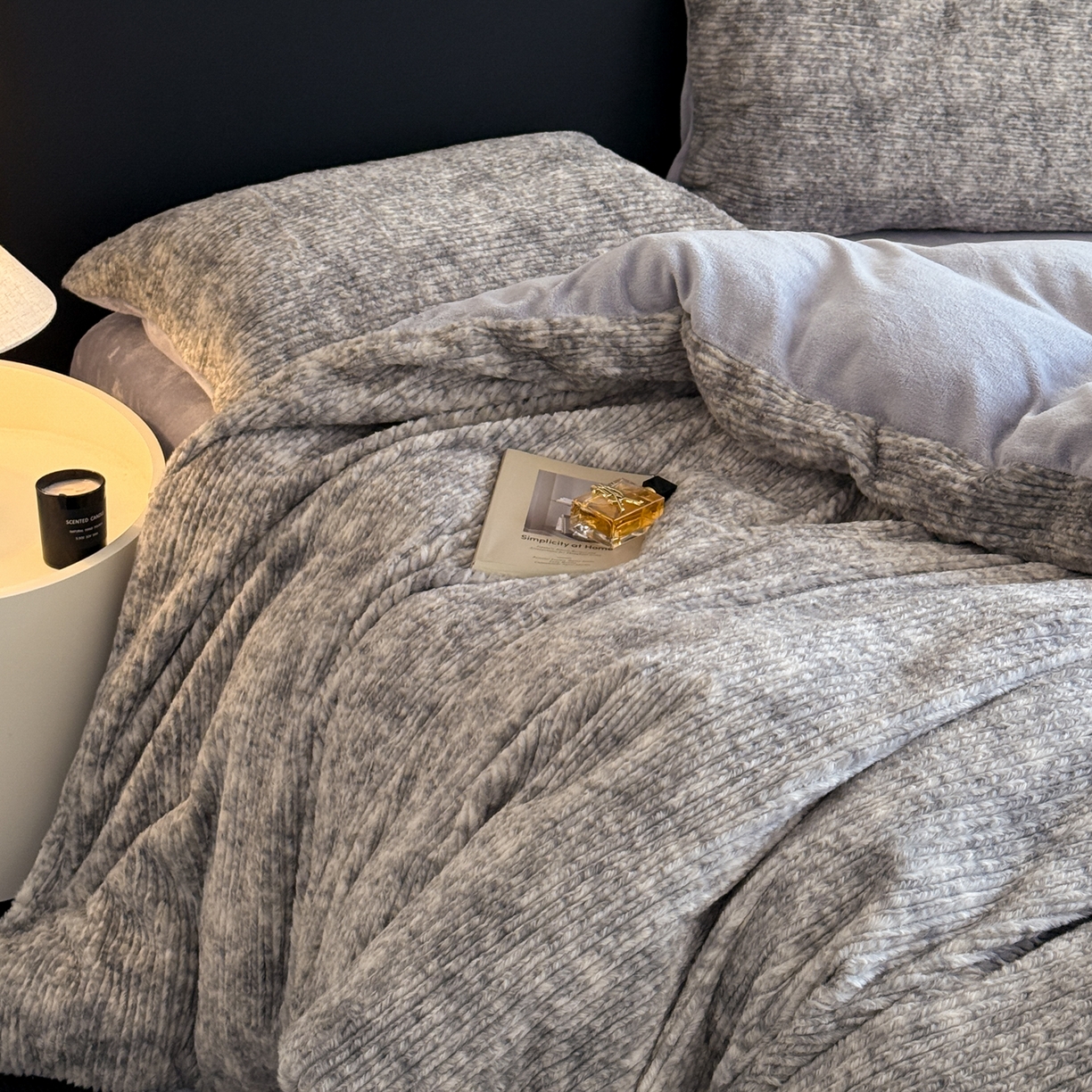 91家纺网 家纺一手货源 找家纺 眠博士 2025新款阳离子兔兔绒四件套 兔兔绒阳离子-抽条浅灰