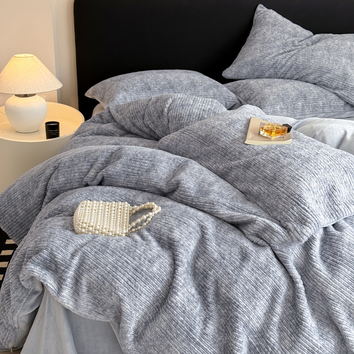 91家纺网 家纺一手货源 找家纺 眠博士 2025新款阳离子兔兔绒四件套 兔兔绒阳离子-抽条雾蓝