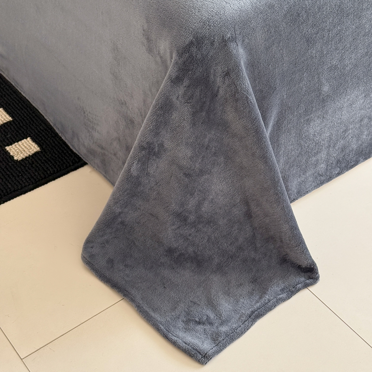 91家纺网 家纺一手货源 找家纺 眠博士 2025新款阳离子兔兔绒四件套 兔兔绒阳离子-波纹深灰