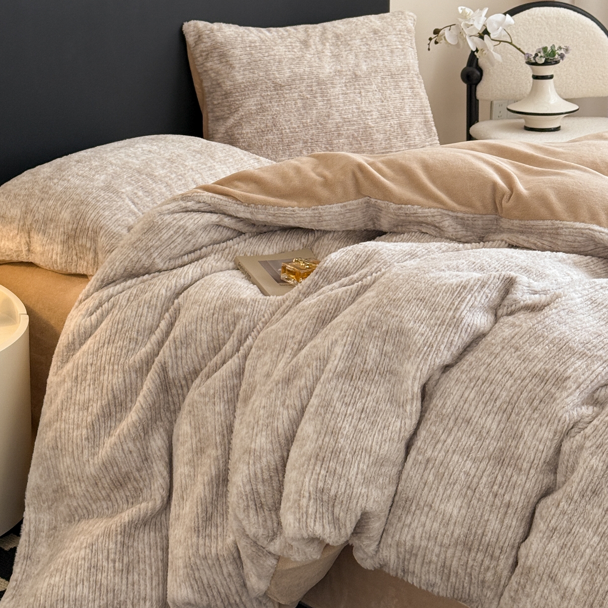 91家纺网 家纺一手货源 找家纺 眠博士 2025新款阳离子兔兔绒四件套 兔兔绒阳离子-抽条暖咖