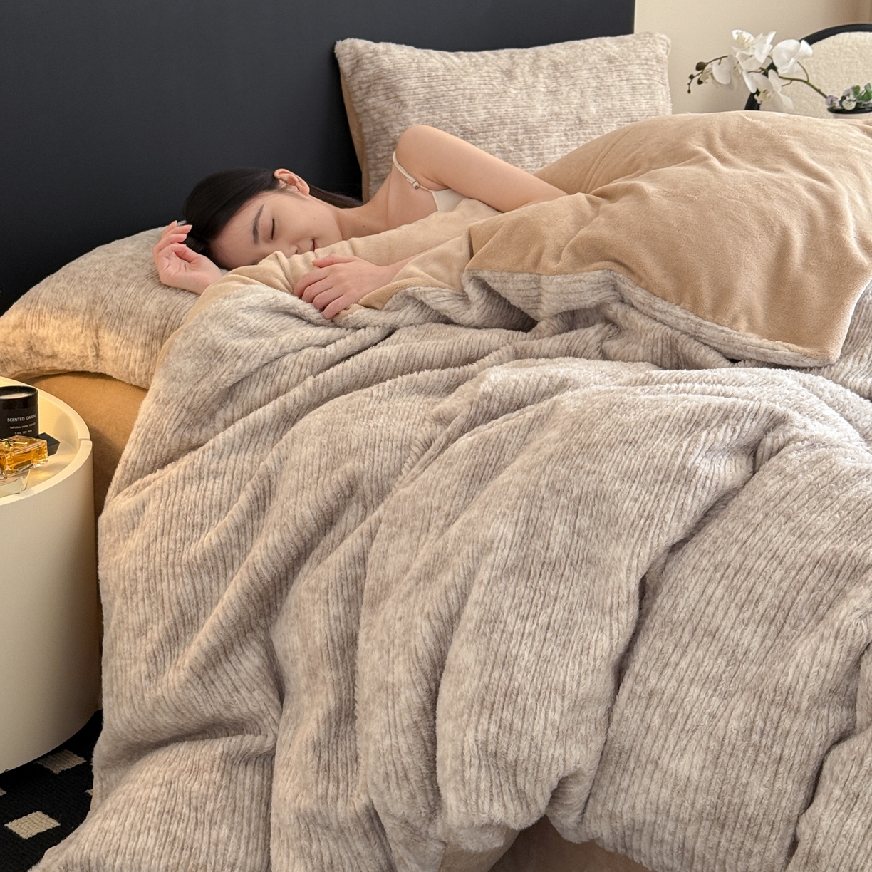 91家纺网 家纺一手货源 找家纺 眠博士 2025新款阳离子兔兔绒四件套 兔兔绒阳离子-抽条暖咖