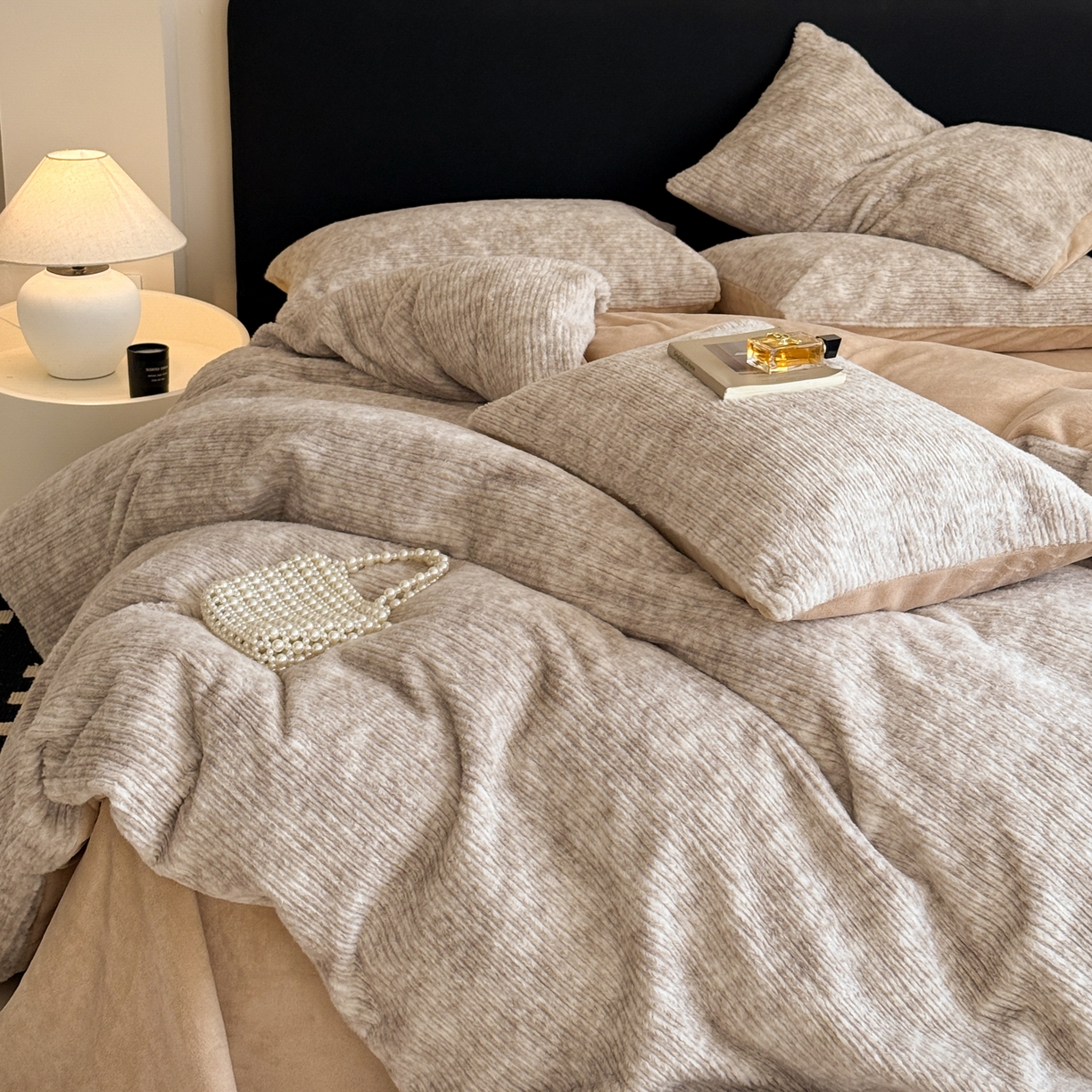 91家纺网 家纺一手货源 找家纺 眠博士 2025新款阳离子兔兔绒四件套 兔兔绒阳离子-抽条暖咖