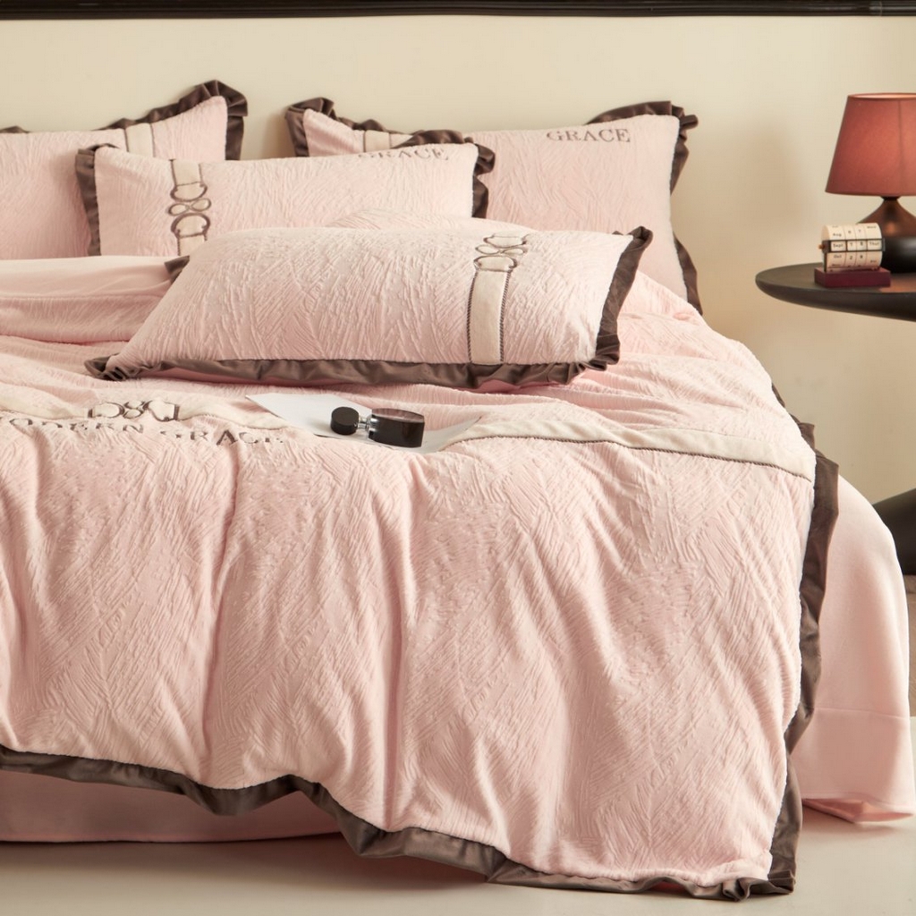 91家纺网 家纺一手货源 找家纺 （总）七里香 2025新款雕花绒牛奶绒刺绣四件套-云锦系列